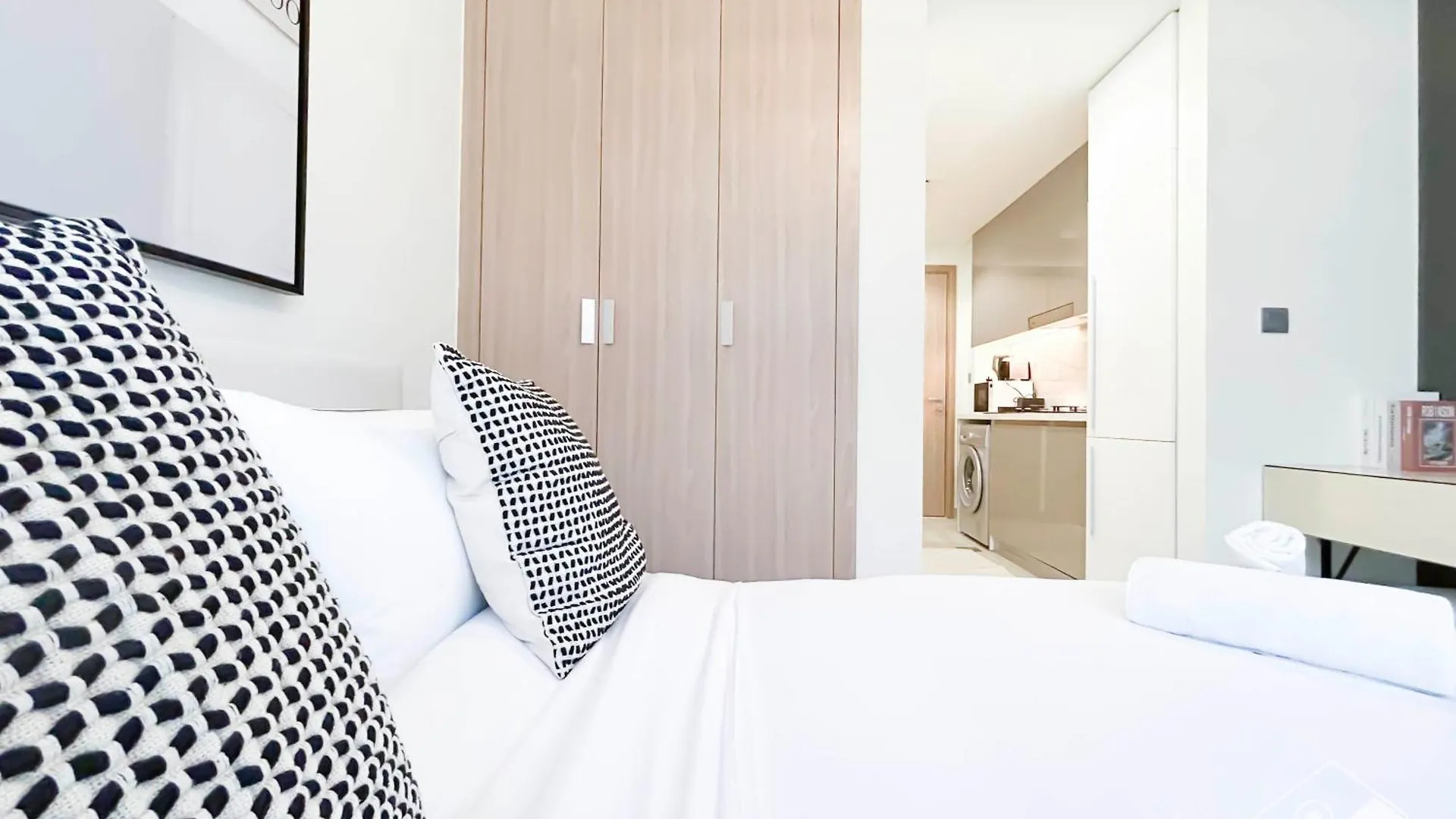 Apartment Bright & Airy Studio With Balcony In Azizi Riviera Dubai