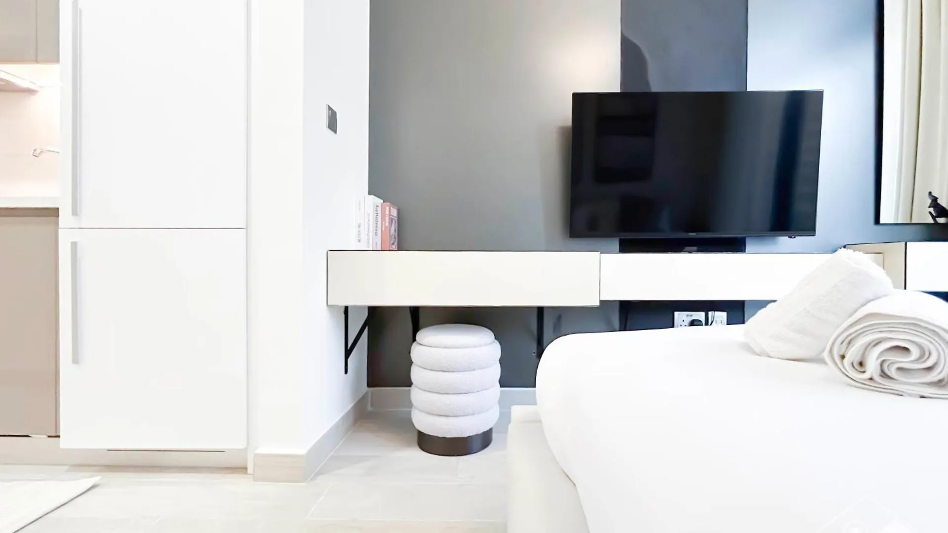 Bright & Airy Studio With Balcony In Azizi Riviera Dubai 0*,